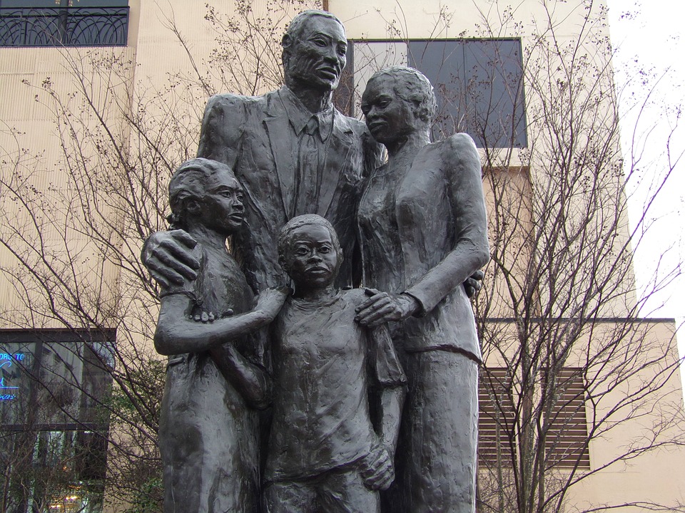 Statue of a family holding each other tight.